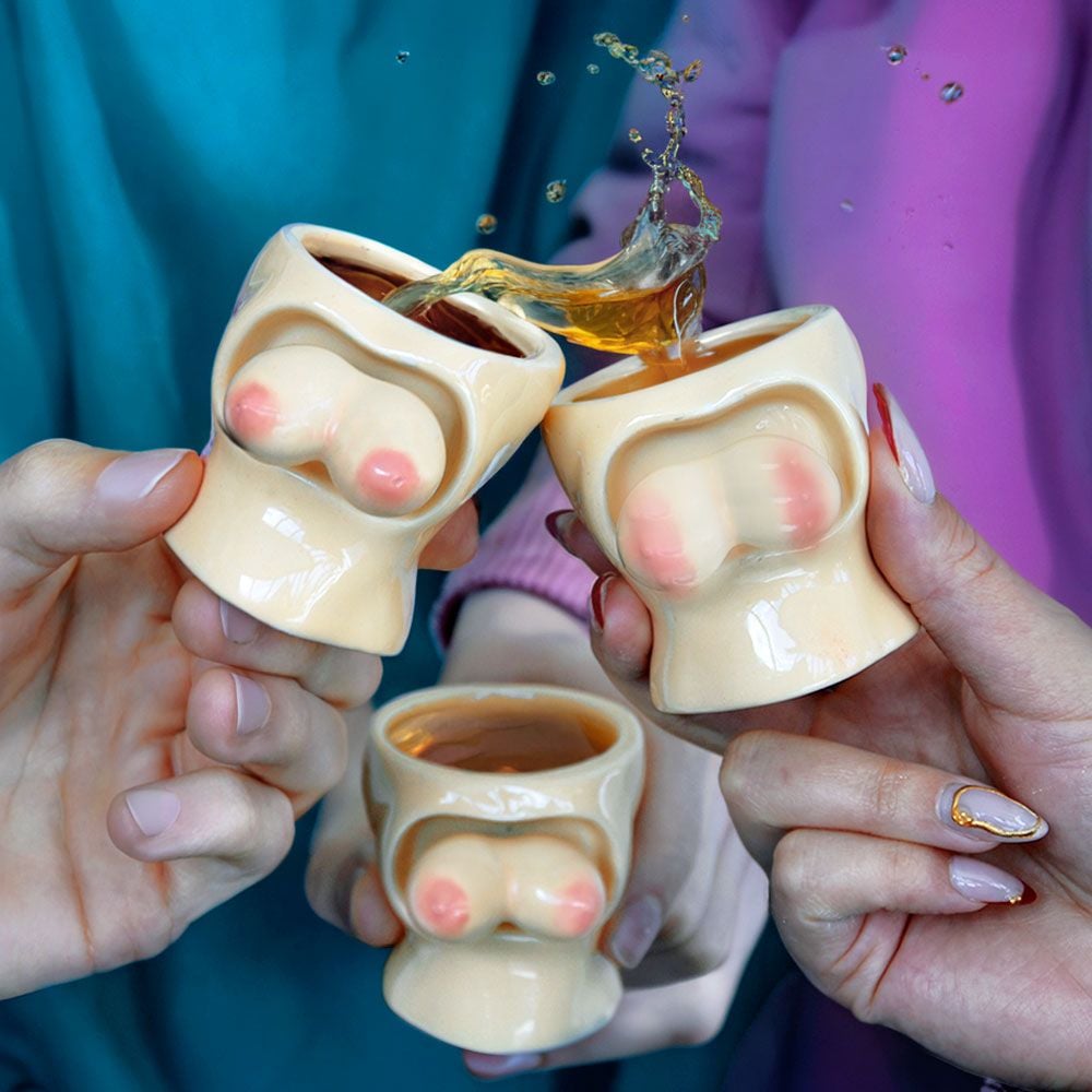 Śmieszne Kieliszki z Piersiami